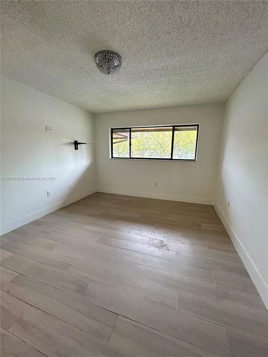 Active With Contract: $2,600 (2 beds, 2 baths, 1006 Square Feet)