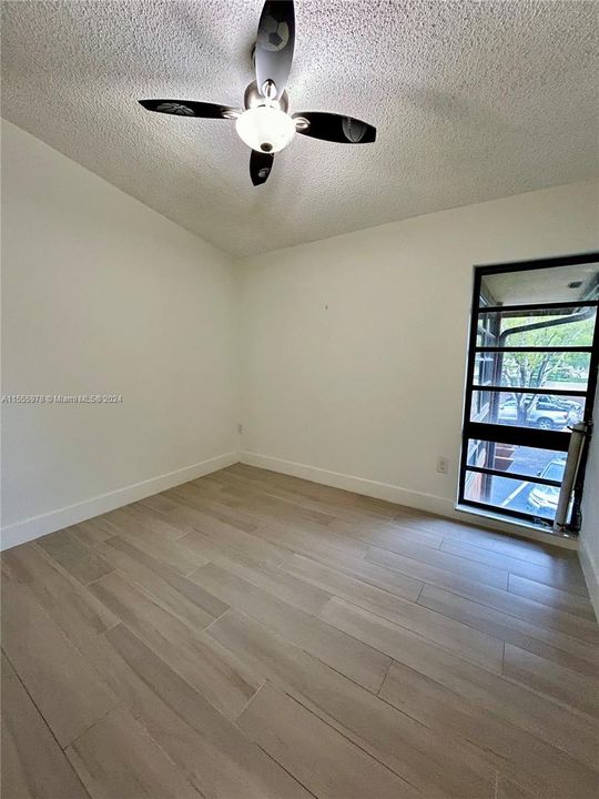 Active With Contract: $2,600 (2 beds, 2 baths, 1006 Square Feet)