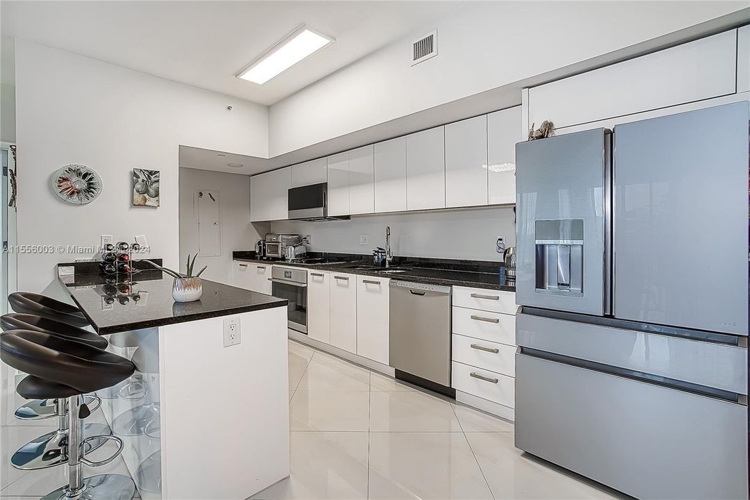 For Sale: $827,000 (2 beds, 2 baths, 1581 Square Feet)
