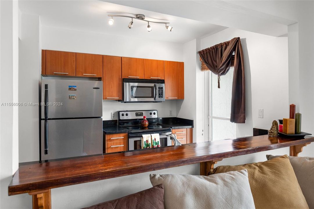 For Sale: $289,749 (1 beds, 1 baths, 775 Square Feet)