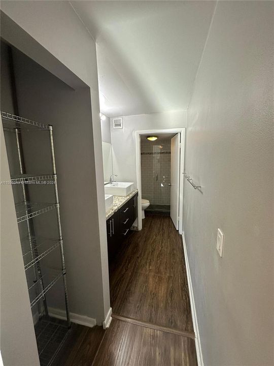 For Sale: $268,900 (1 beds, 1 baths, 787 Square Feet)