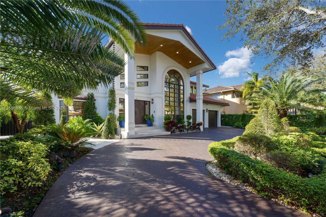 For Sale: $1,689,500 (4 beds, 4 baths, 3967 Square Feet)