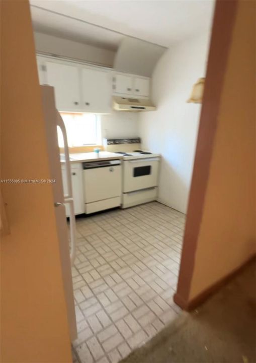 For Sale: $245,000 (1 beds, 1 baths, 767 Square Feet)