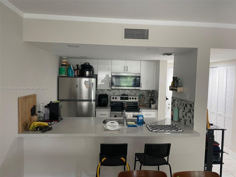 Recently Rented: $1,900 (1 beds, 1 baths, 710 Square Feet)