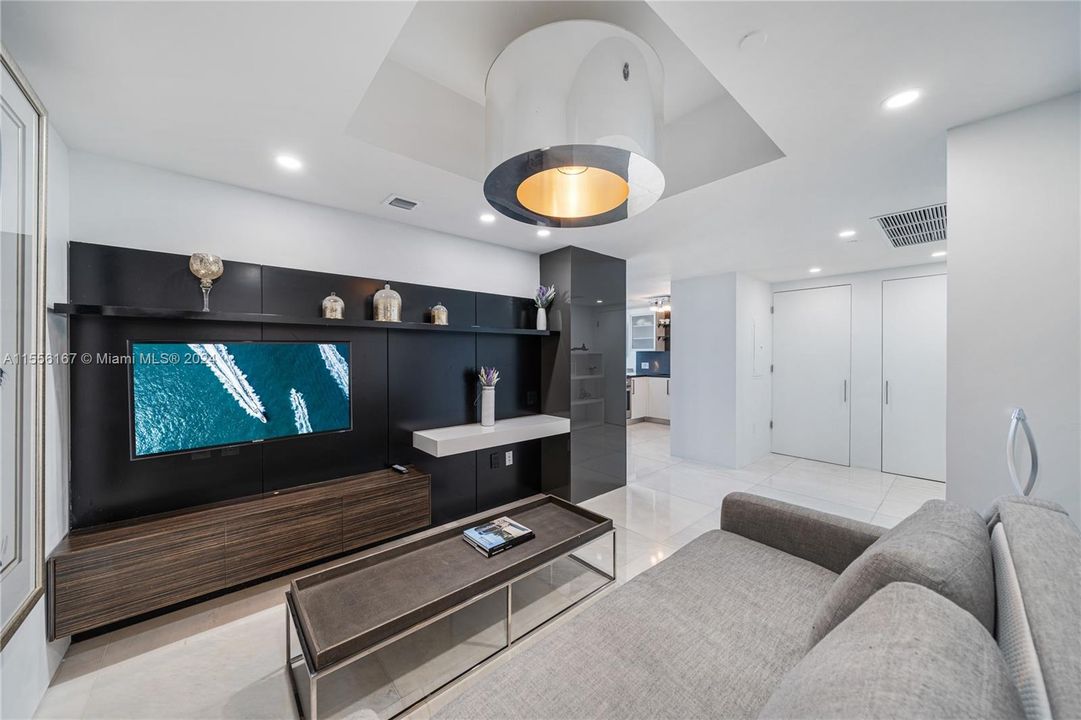 Active With Contract: $1,399,999 (2 beds, 2 baths, 1633 Square Feet)