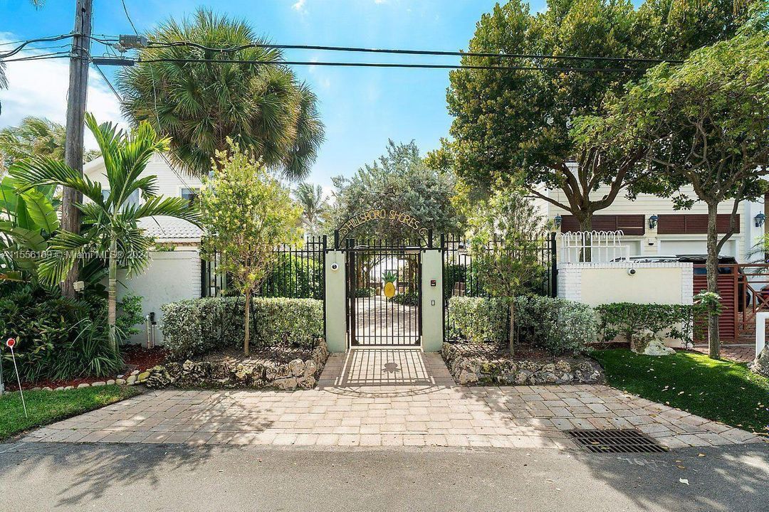 Recently Sold: $2,699,000 (4 beds, 4 baths, 3061 Square Feet)