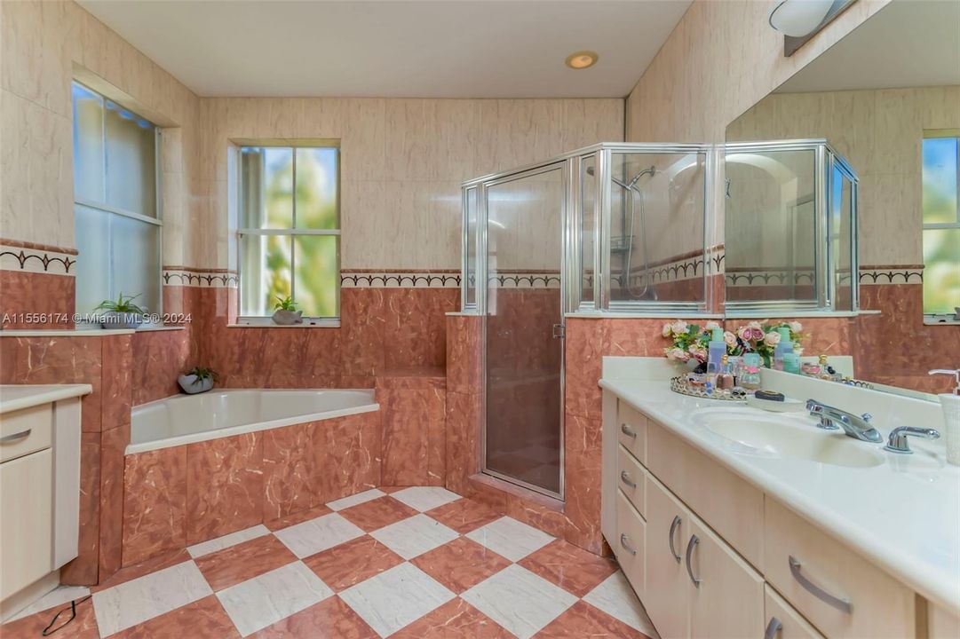 待售: $699,000 (4 贝兹, 3 浴室, 2646 平方英尺)