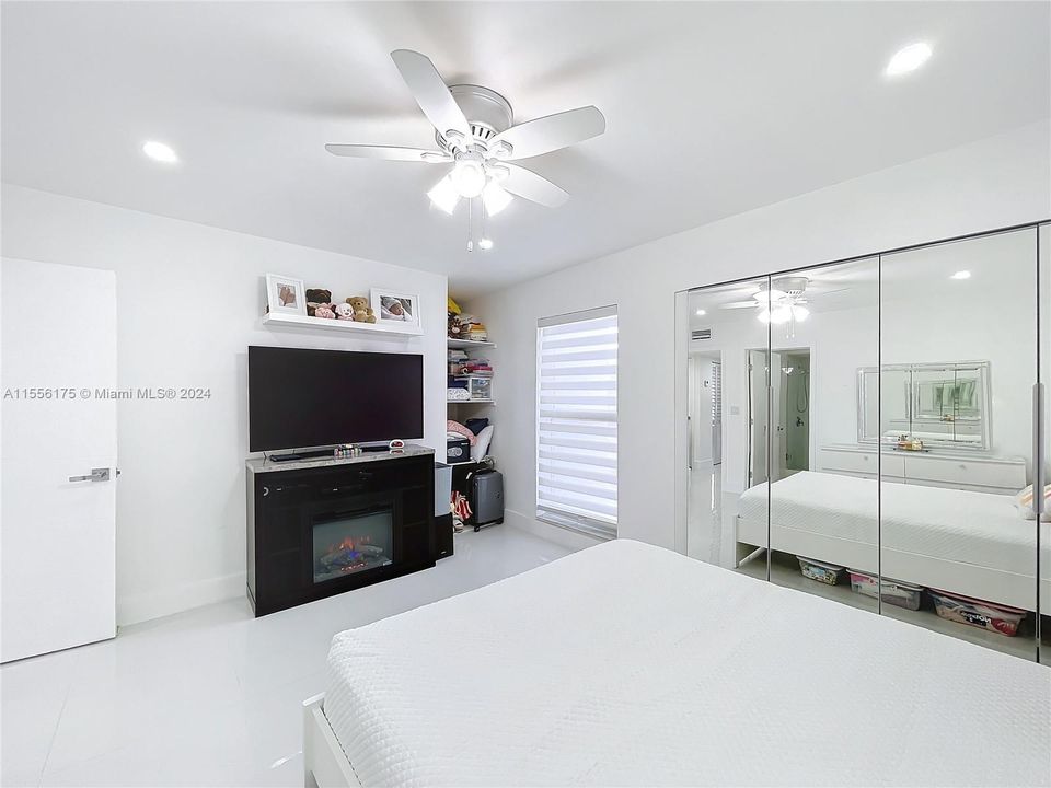 Недавно продано: $450,000 (2 спален, 2 ванн, 1290 Квадратных фут)