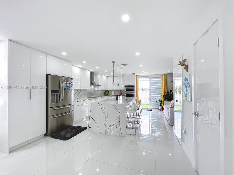 Недавно продано: $450,000 (2 спален, 2 ванн, 1290 Квадратных фут)