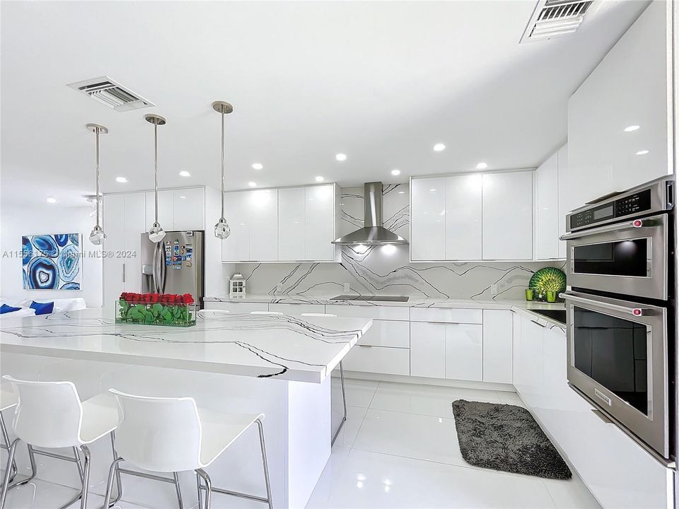 Недавно продано: $450,000 (2 спален, 2 ванн, 1290 Квадратных фут)