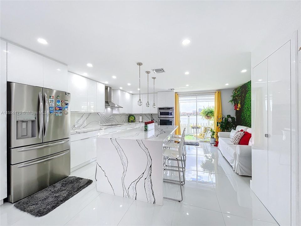 Недавно продано: $450,000 (2 спален, 2 ванн, 1290 Квадратных фут)