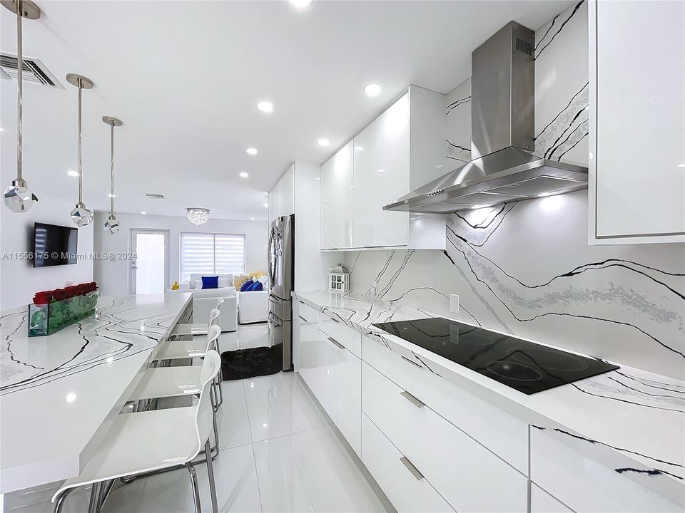 Недавно продано: $450,000 (2 спален, 2 ванн, 1290 Квадратных фут)