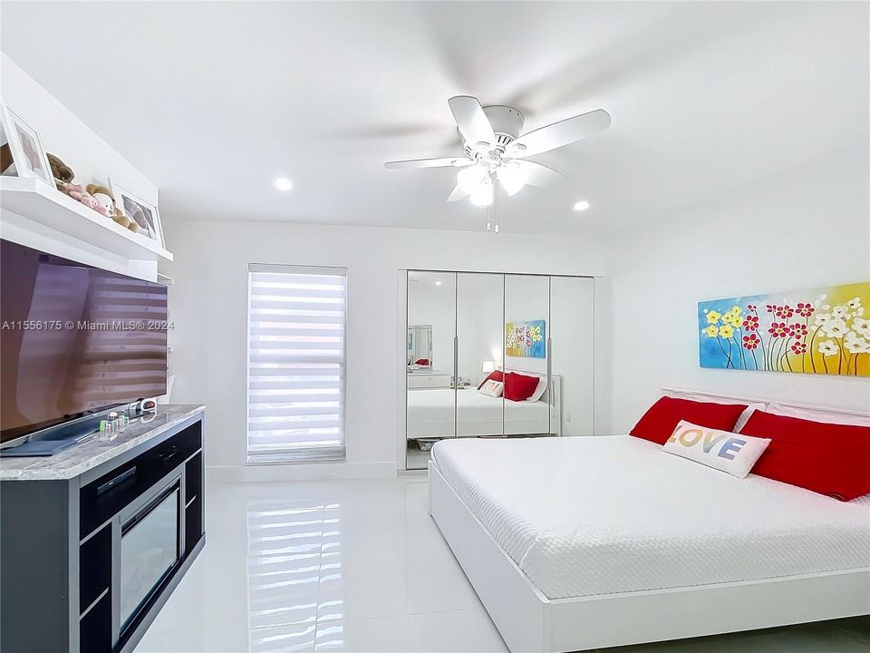 Недавно продано: $450,000 (2 спален, 2 ванн, 1290 Квадратных фут)