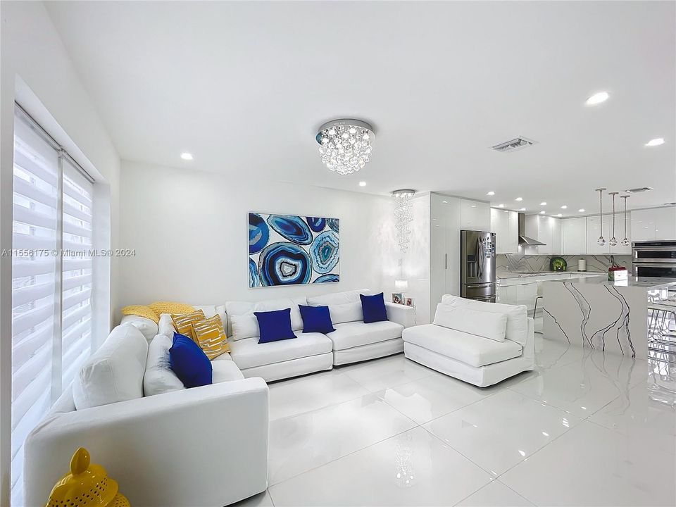 Недавно продано: $450,000 (2 спален, 2 ванн, 1290 Квадратных фут)