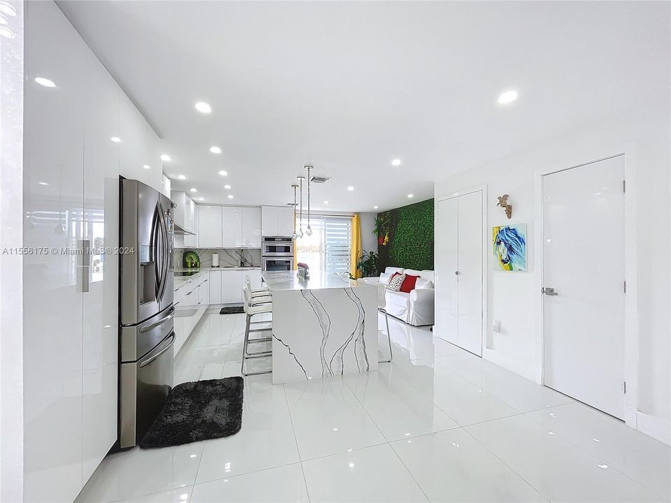 Недавно продано: $450,000 (2 спален, 2 ванн, 1290 Квадратных фут)