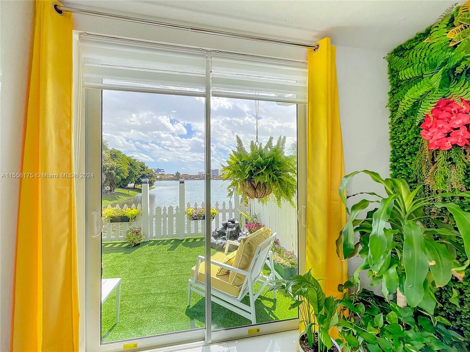 Недавно продано: $450,000 (2 спален, 2 ванн, 1290 Квадратных фут)