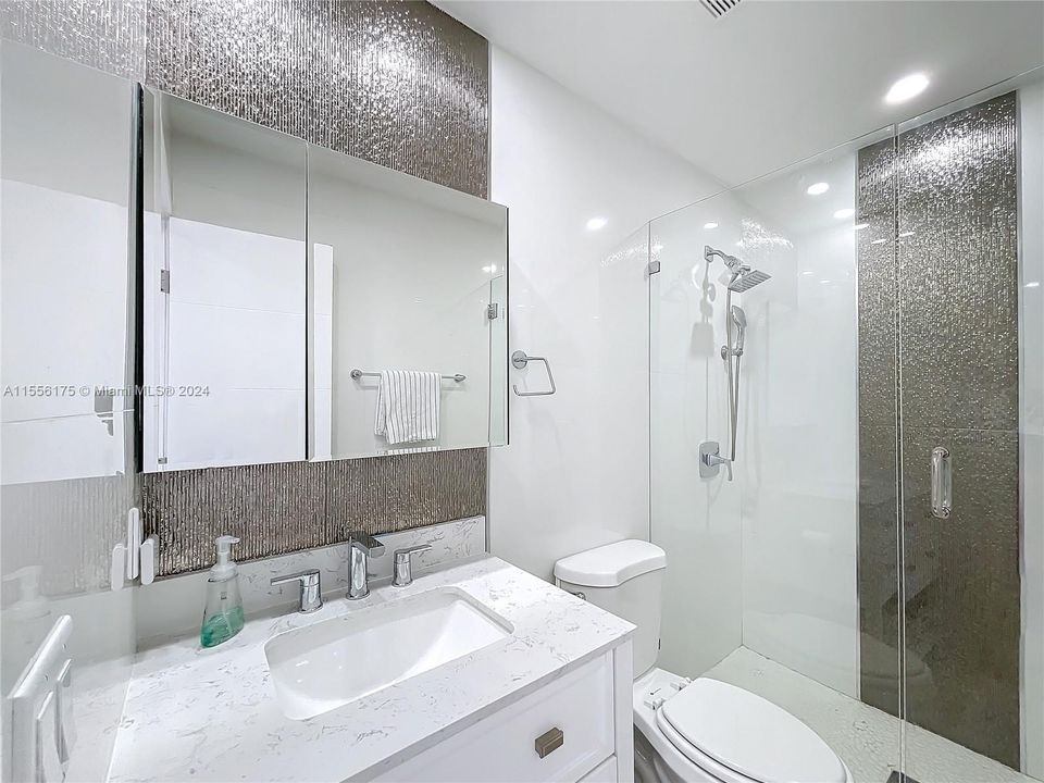 Недавно продано: $450,000 (2 спален, 2 ванн, 1290 Квадратных фут)