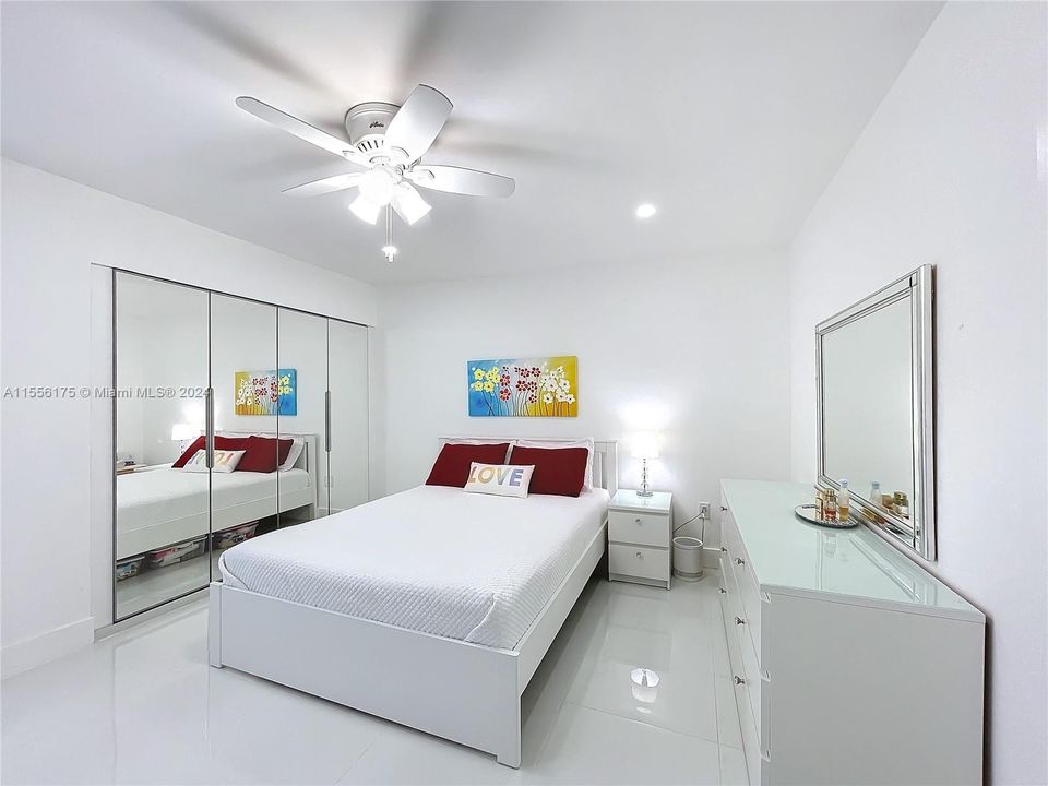 Недавно продано: $450,000 (2 спален, 2 ванн, 1290 Квадратных фут)