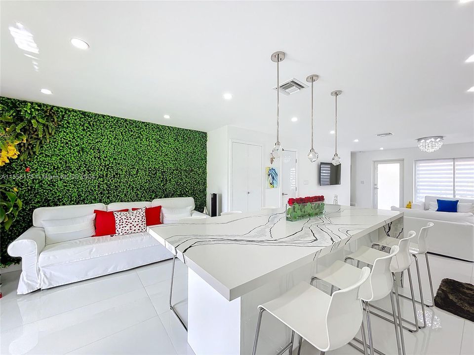 Недавно продано: $450,000 (2 спален, 2 ванн, 1290 Квадратных фут)