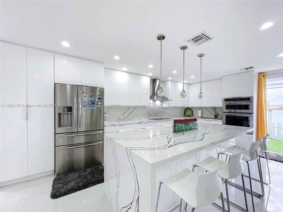 Недавно продано: $450,000 (2 спален, 2 ванн, 1290 Квадратных фут)