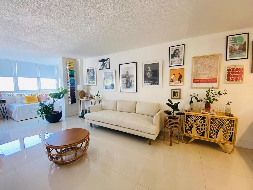 For Sale: $495,000 (1 beds, 1 baths, 680 Square Feet)