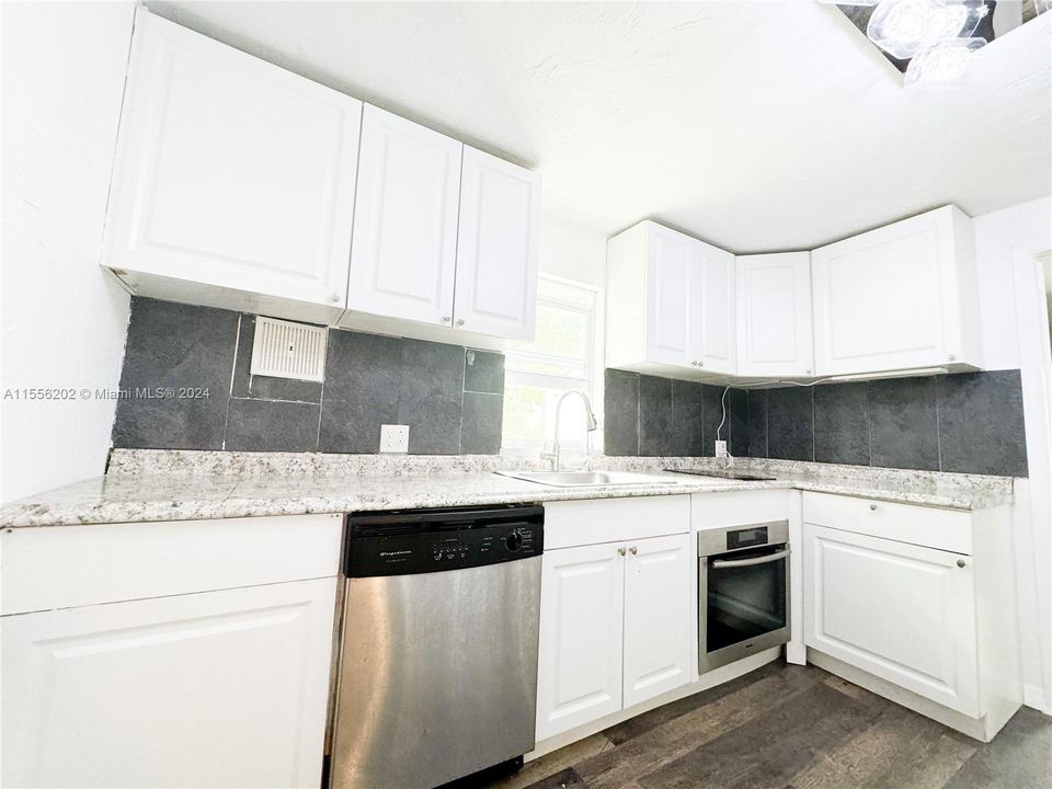 For Sale: $355,000 (3 beds, 1 baths, 668 Square Feet)