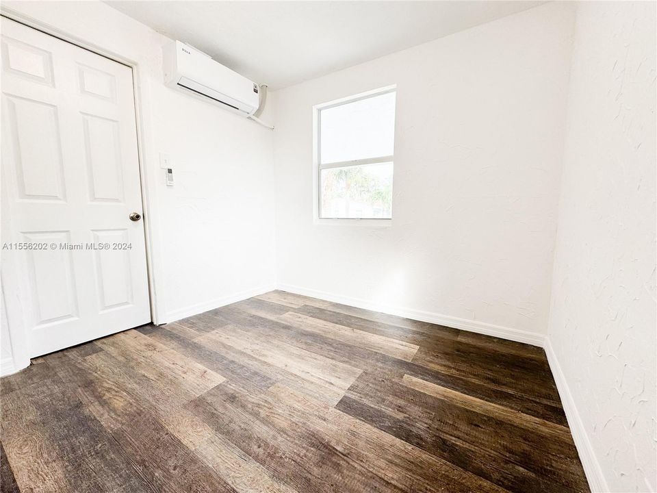 For Sale: $355,000 (3 beds, 1 baths, 668 Square Feet)