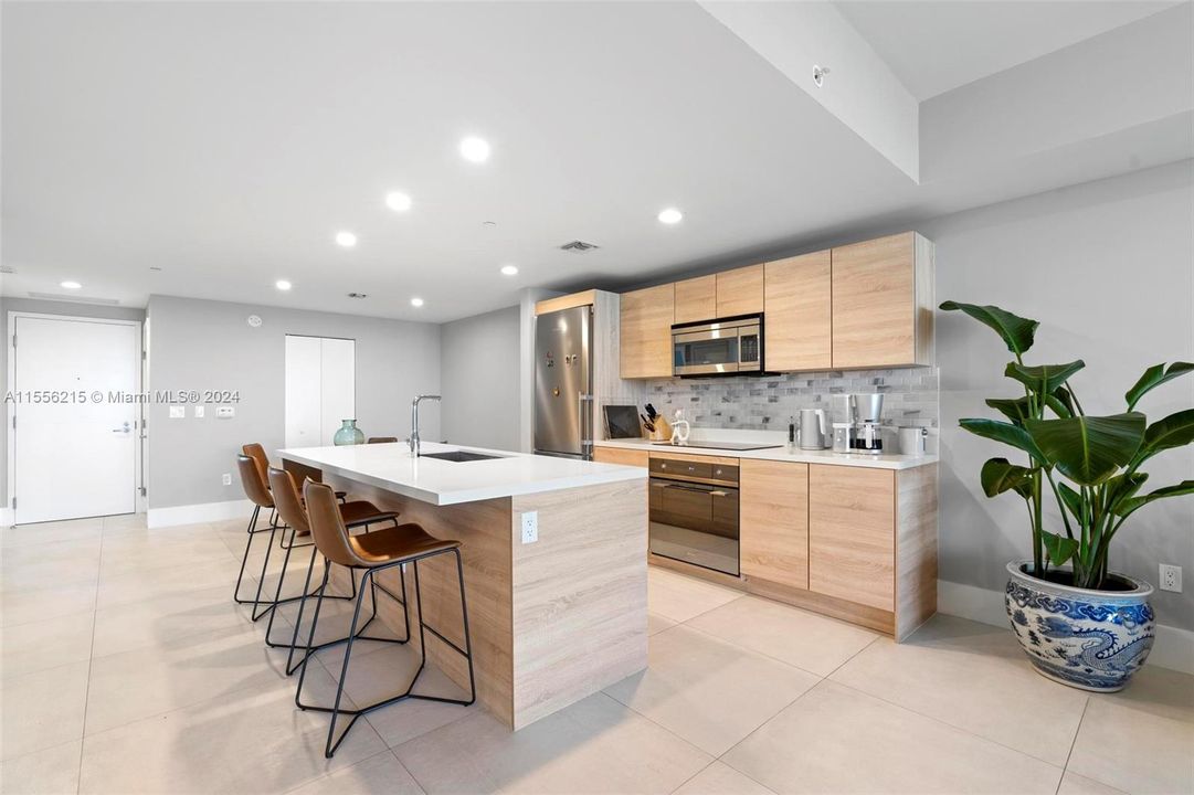 Active With Contract: $4,100 (2 beds, 2 baths, 1119 Square Feet)