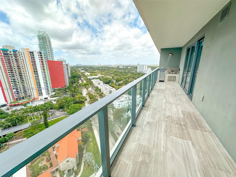 For Sale: $2,000,000 (2 beds, 2 baths, 1137 Square Feet)