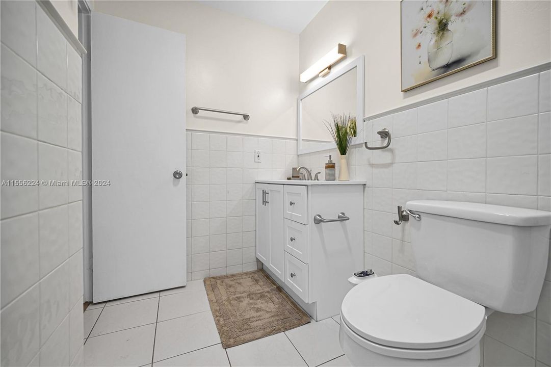 For Sale: $164,000 (1 beds, 1 baths, 730 Square Feet)