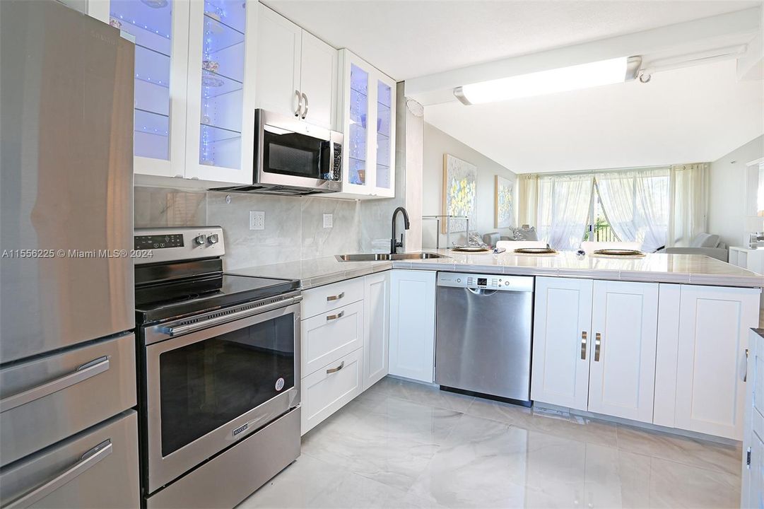 For Sale: $220,000 (2 beds, 2 baths, 1260 Square Feet)