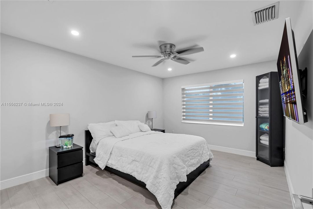 Active With Contract: $780,000 (3 beds, 2 baths, 1397 Square Feet)