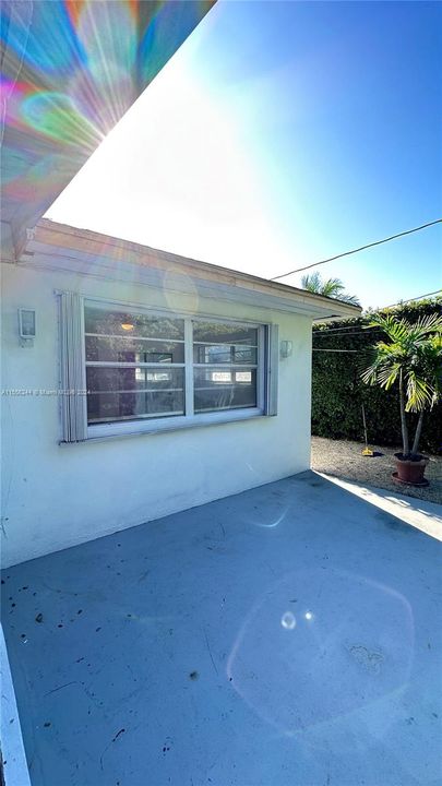 Active With Contract: $5,000 (4 beds, 2 baths, 1955 Square Feet)