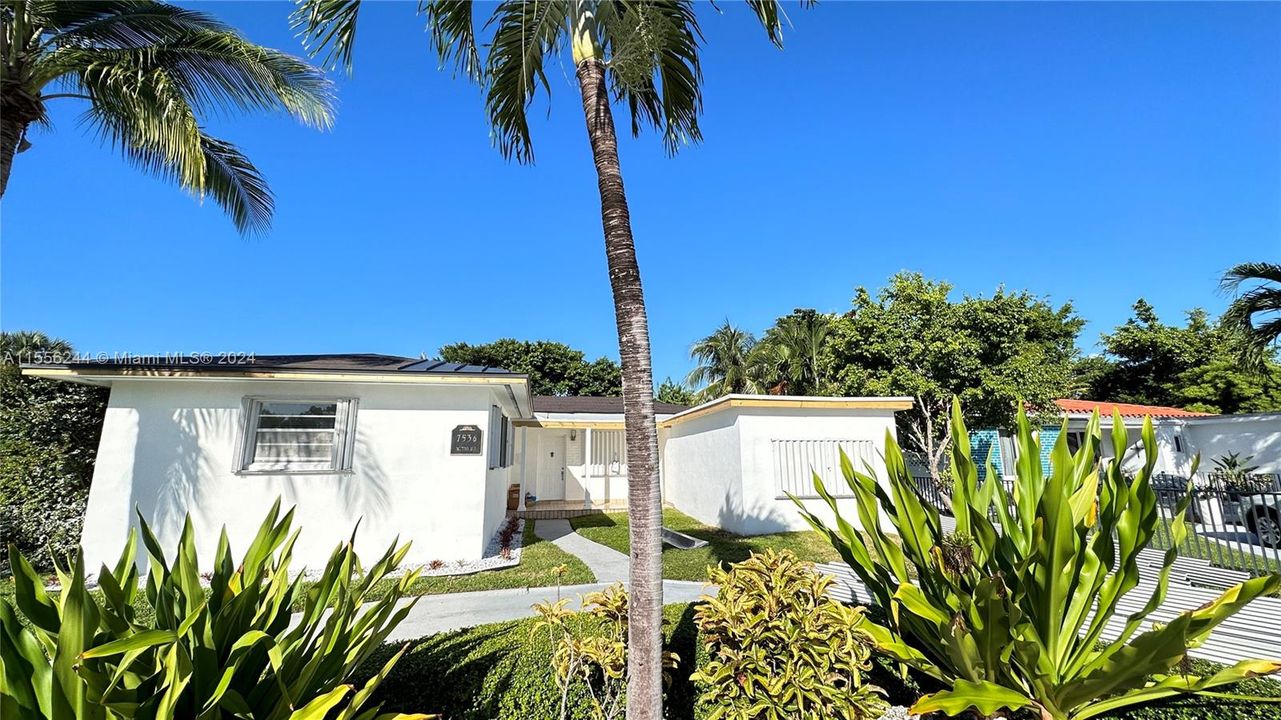 Active With Contract: $5,000 (4 beds, 2 baths, 1955 Square Feet)