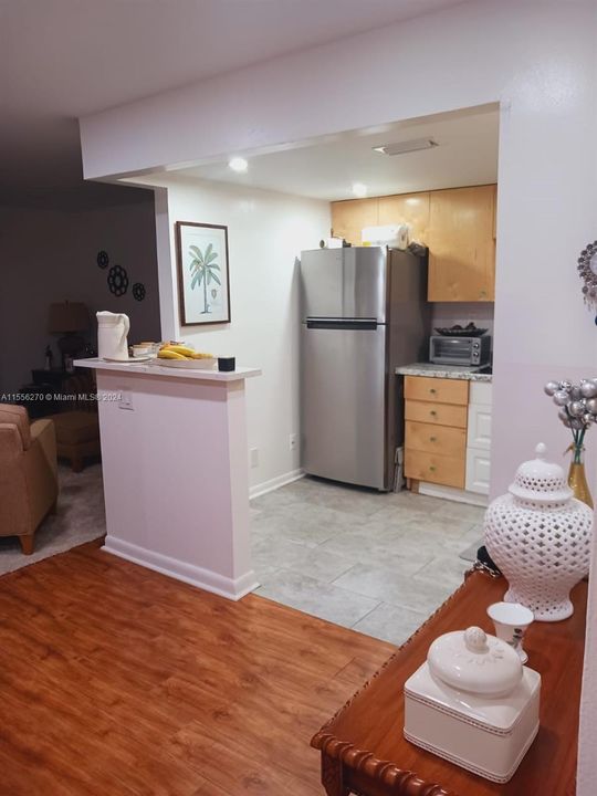 For Sale: $164,000 (1 beds, 1 baths, 760 Square Feet)