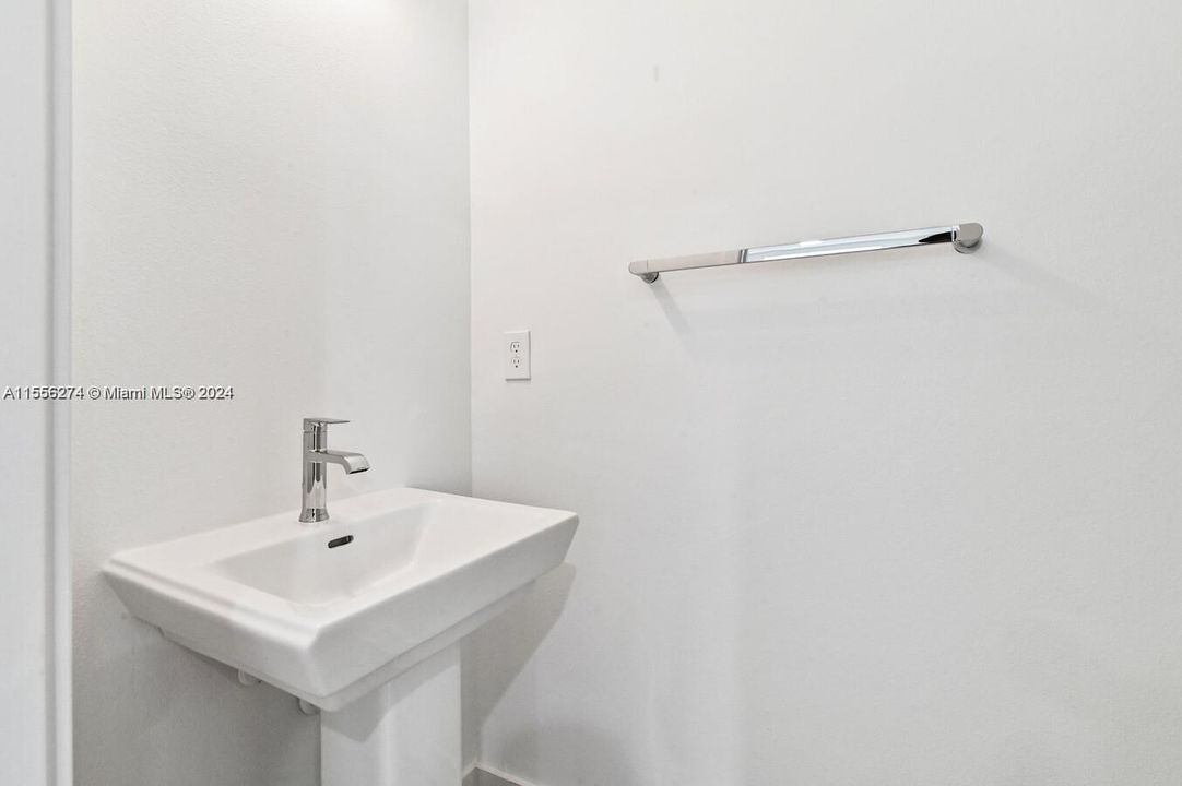 出租: $3,395 (3 贝兹, 2 浴室, 1471 平方英尺)
