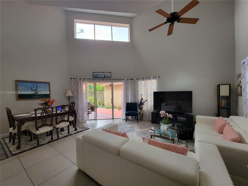 Recently Sold: $599,000 (3 beds, 2 baths, 1502 Square Feet)
