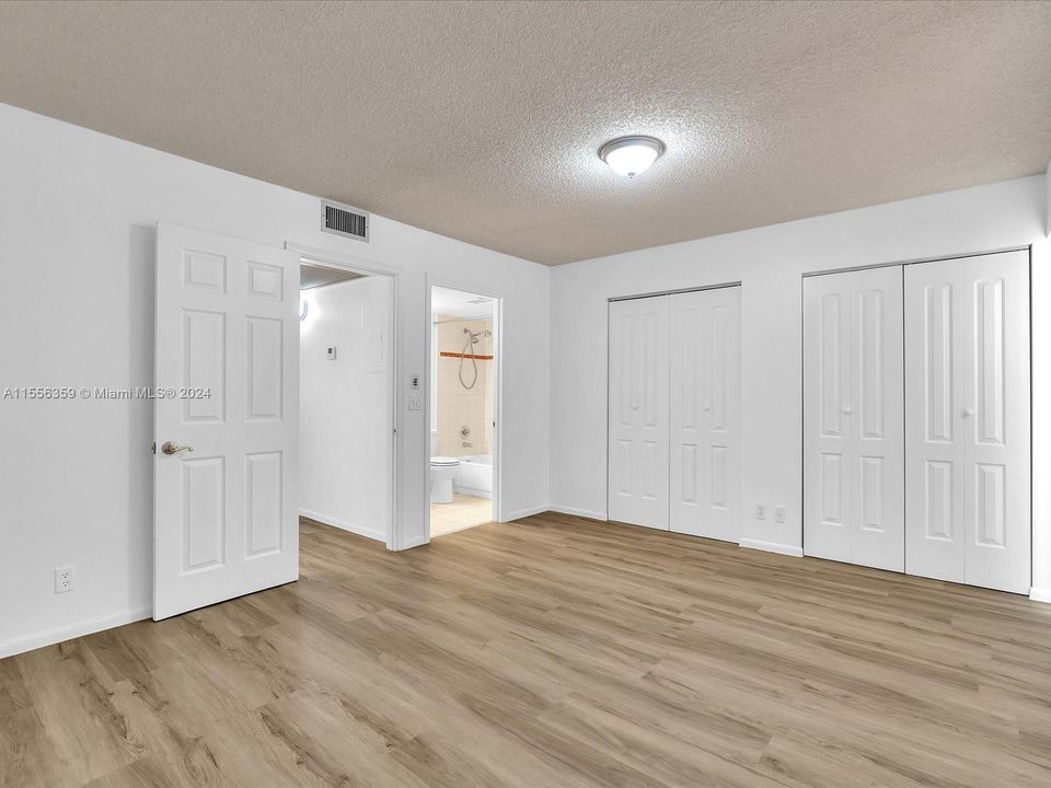 Active With Contract: $160,000 (1 beds, 1 baths, 702 Square Feet)