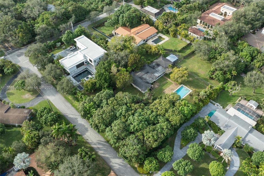 合同活跃: $3,595,000 (1.11 acres)