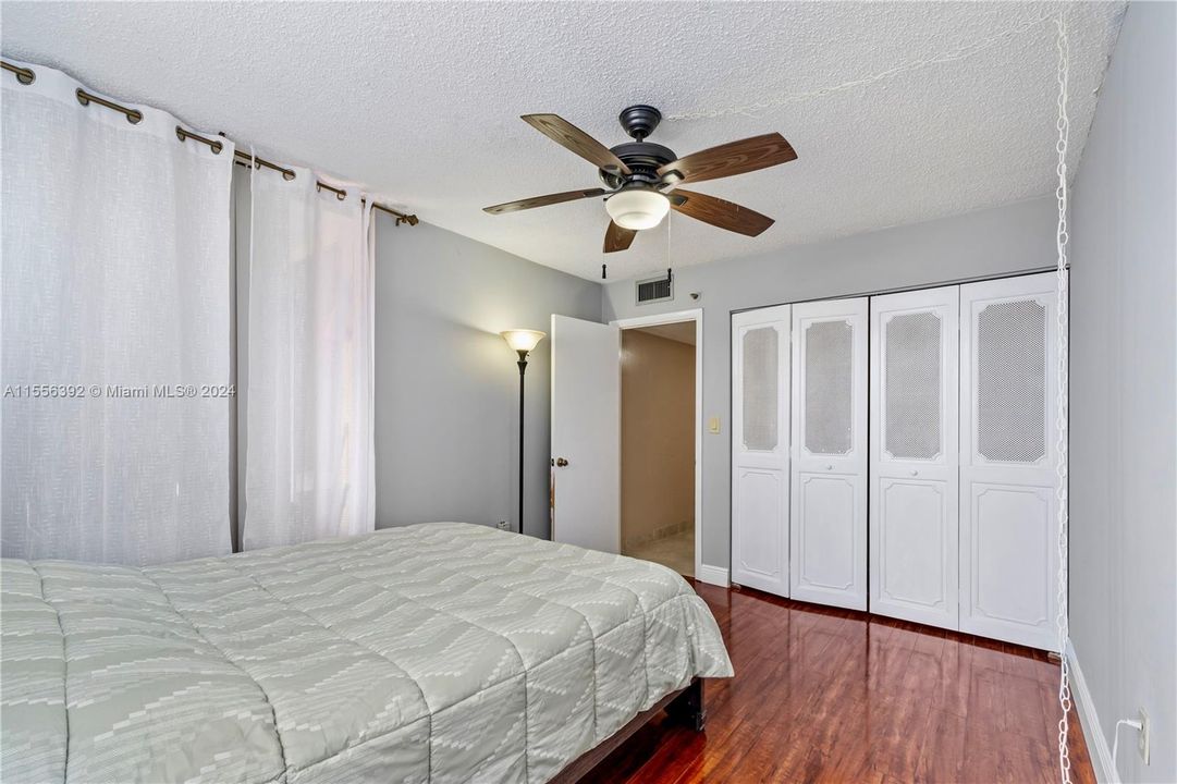 For Sale: $280,000 (2 beds, 2 baths, 1213 Square Feet)