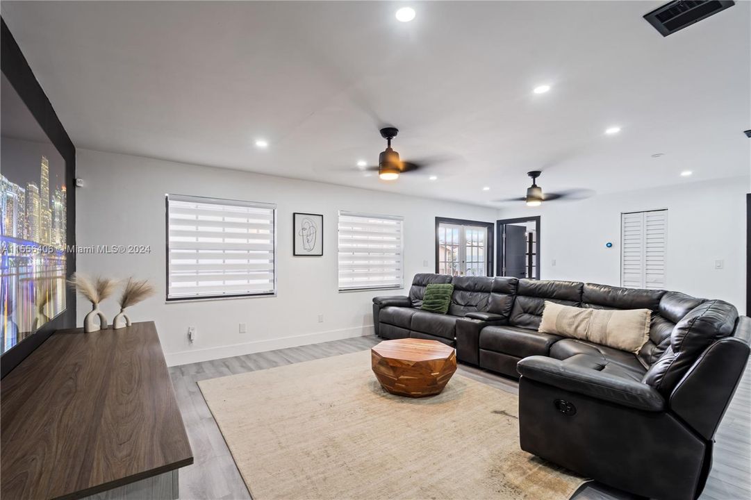For Sale: $685,000 (4 beds, 2 baths, 2541 Square Feet)