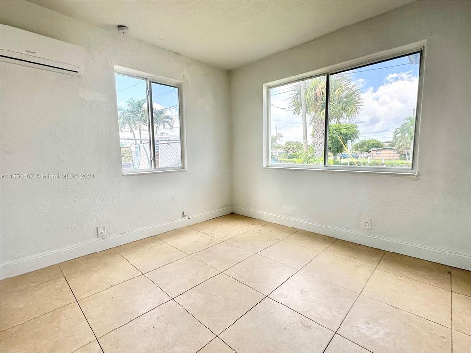 For Rent: $2,000 (2 beds, 1 baths, 770 Square Feet)