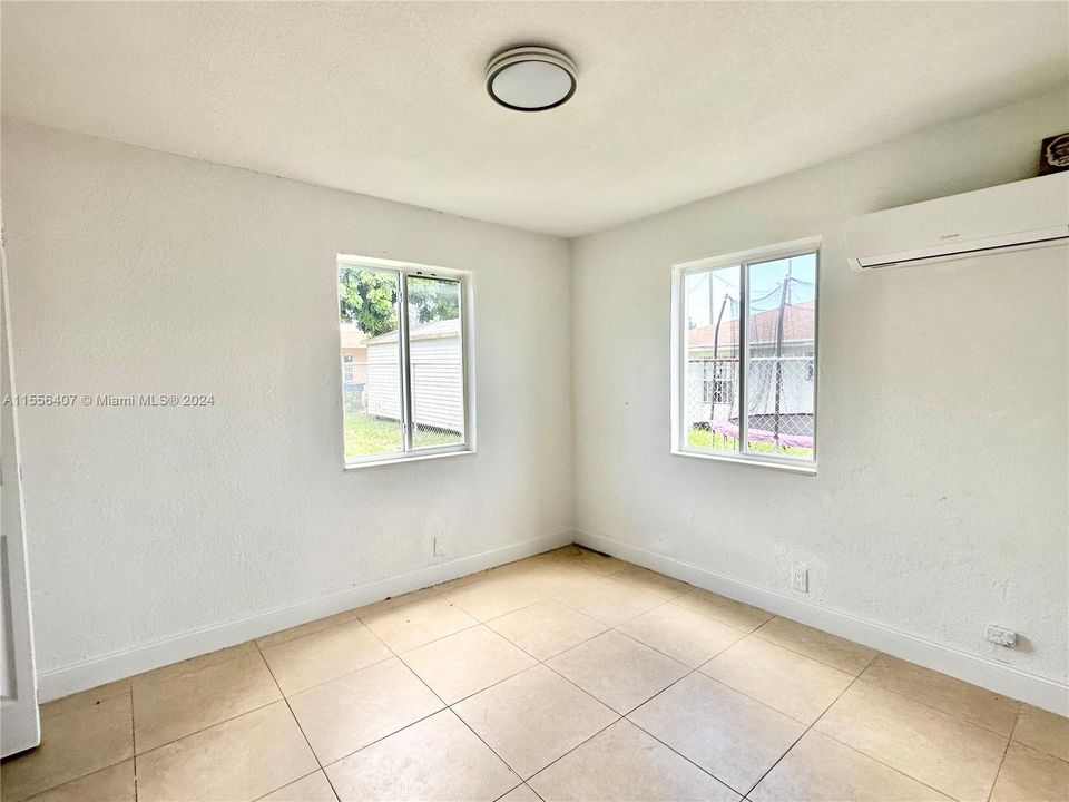 For Rent: $2,000 (2 beds, 1 baths, 770 Square Feet)