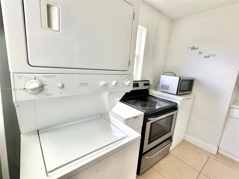 For Rent: $2,000 (2 beds, 1 baths, 770 Square Feet)