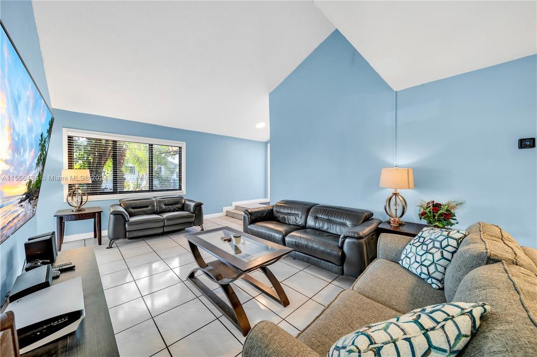 For Sale: $640,000 (3 beds, 2 baths, 1658 Square Feet)