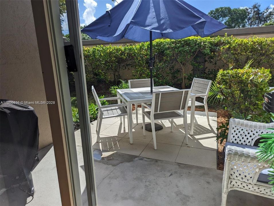 Recently Rented: $1,800 (2 beds, 2 baths, 855 Square Feet)