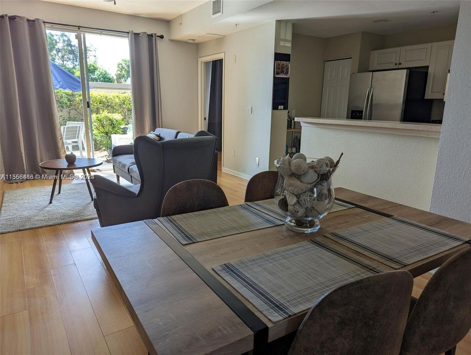 Recently Rented: $1,800 (2 beds, 2 baths, 855 Square Feet)