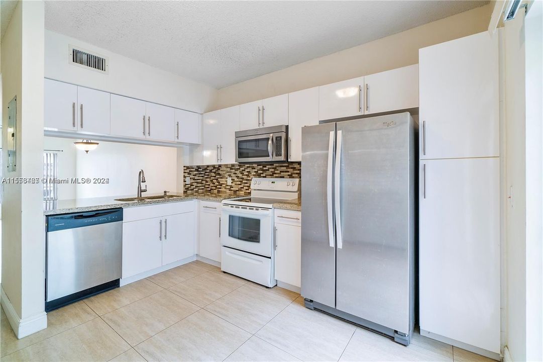 Active With Contract: $374,990 (2 beds, 1 baths, 1110 Square Feet)