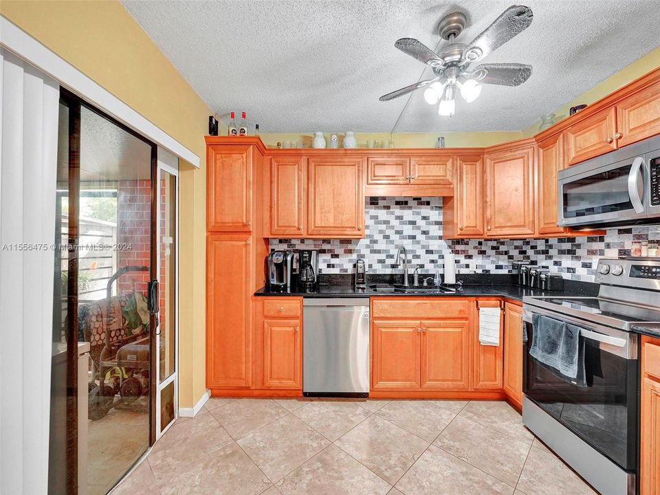 For Sale: $398,900 (2 beds, 2 baths, 1488 Square Feet)