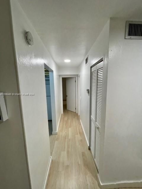 For Sale: $199,999 (1 beds, 1 baths, 605 Square Feet)